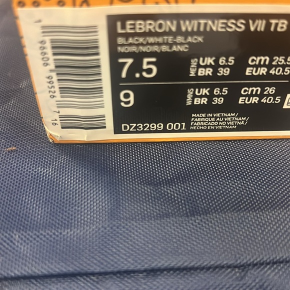 Lebron Witness VII black and white - Picture 7 of 7